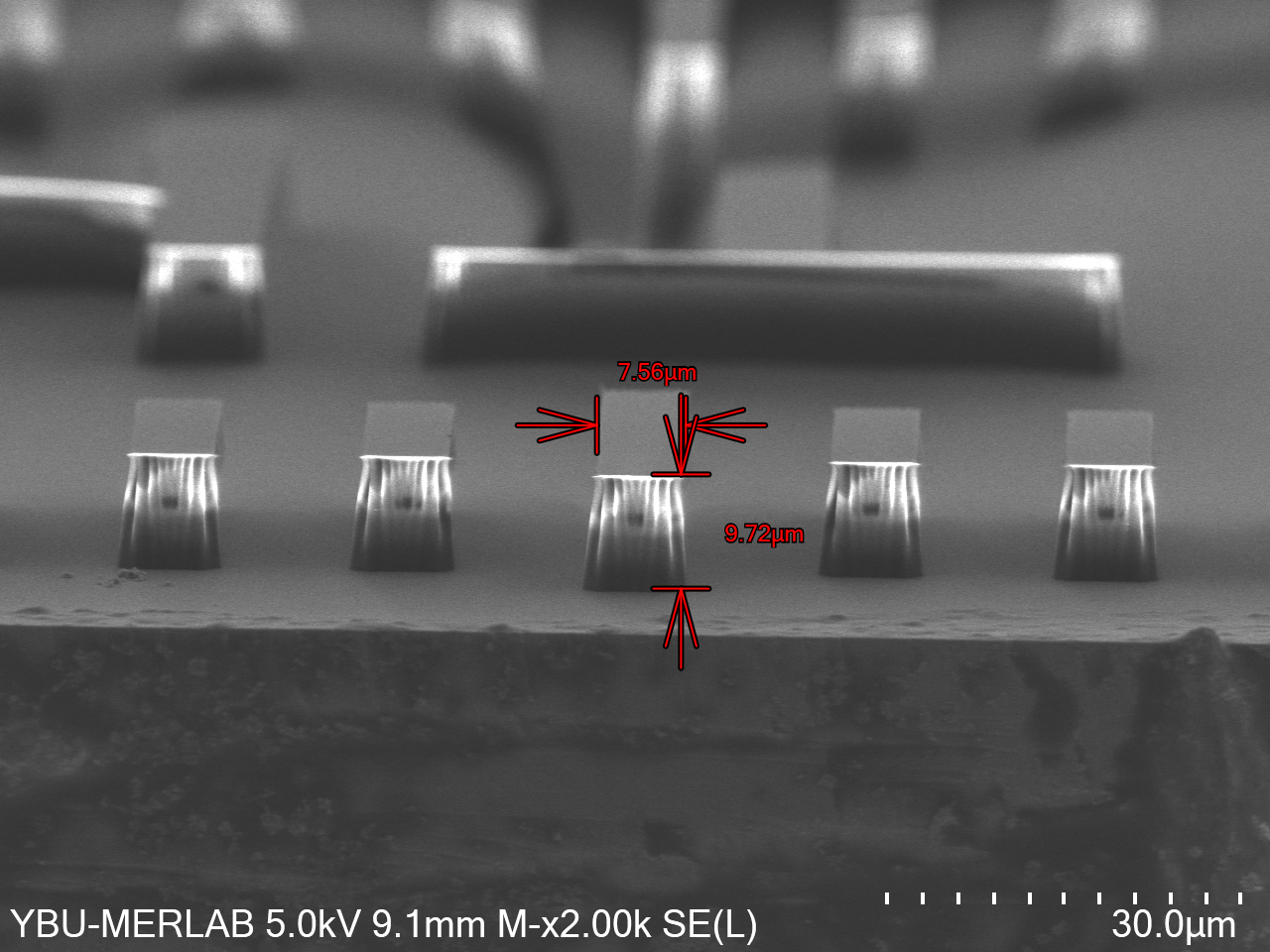 Cross-sectional SEM image of repeated microstructures